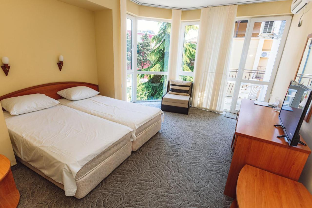 Hotel Dolphin Равда Екстериор снимка