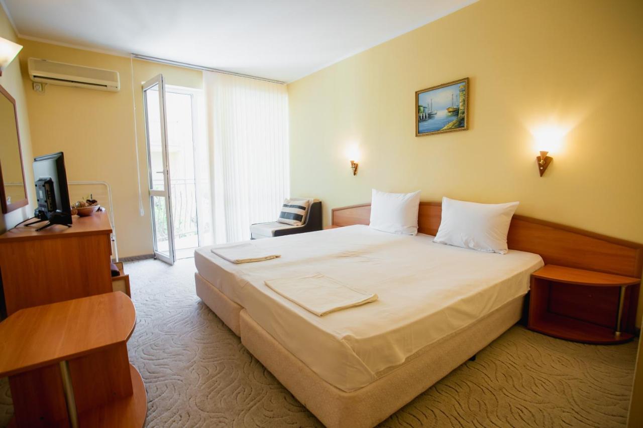 Hotel Dolphin Равда Екстериор снимка