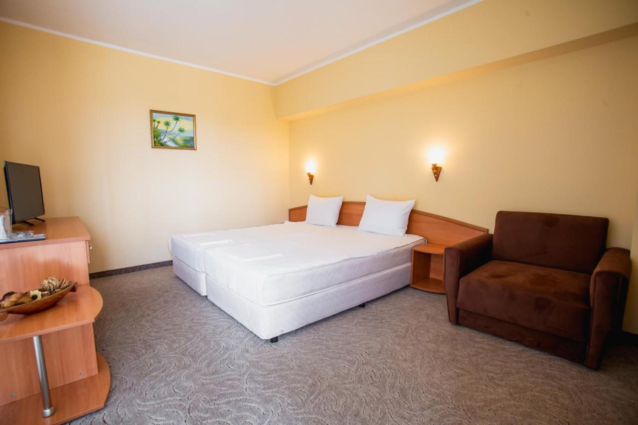 Hotel Dolphin Равда Екстериор снимка