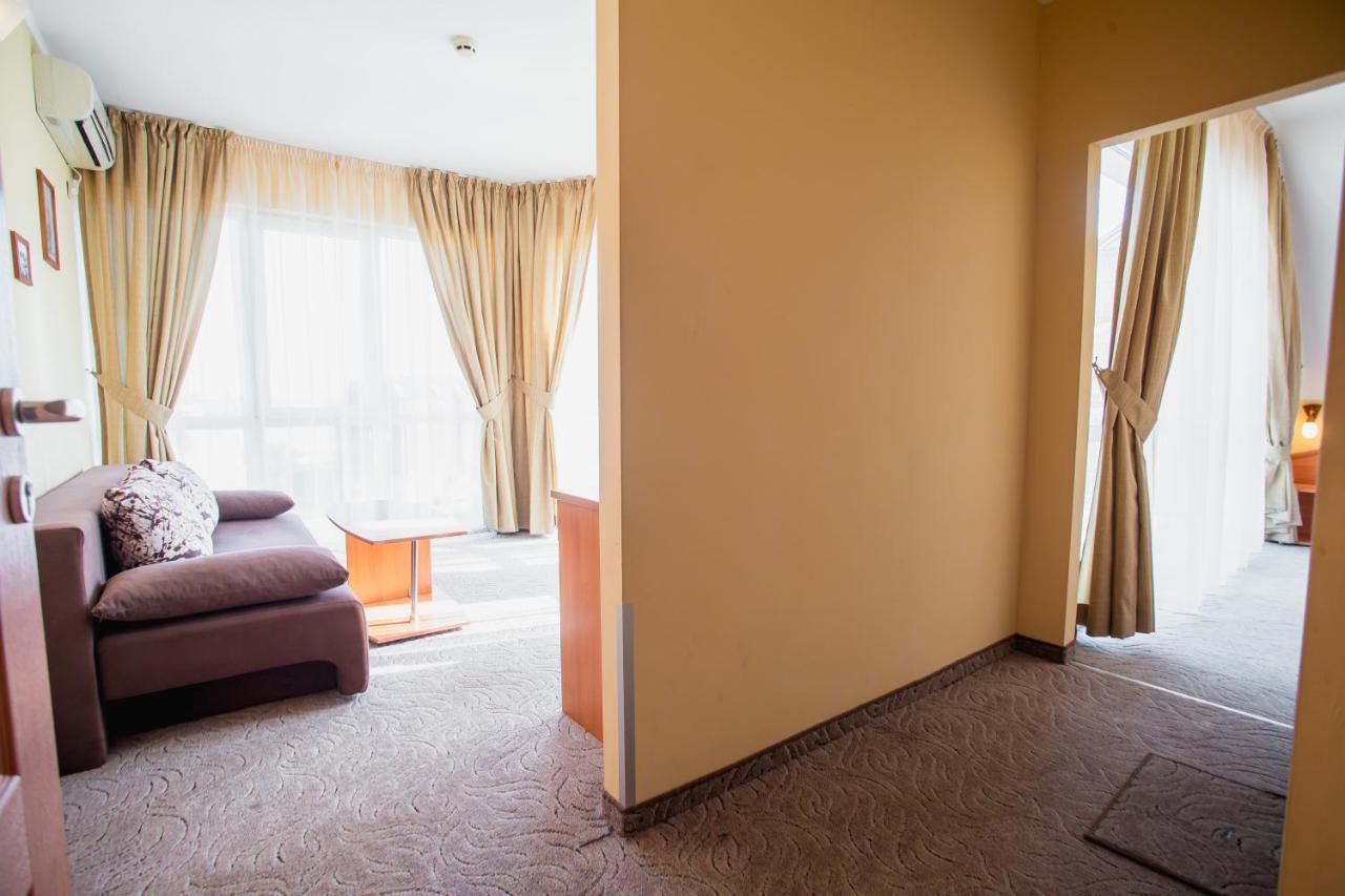 Hotel Dolphin Равда Екстериор снимка