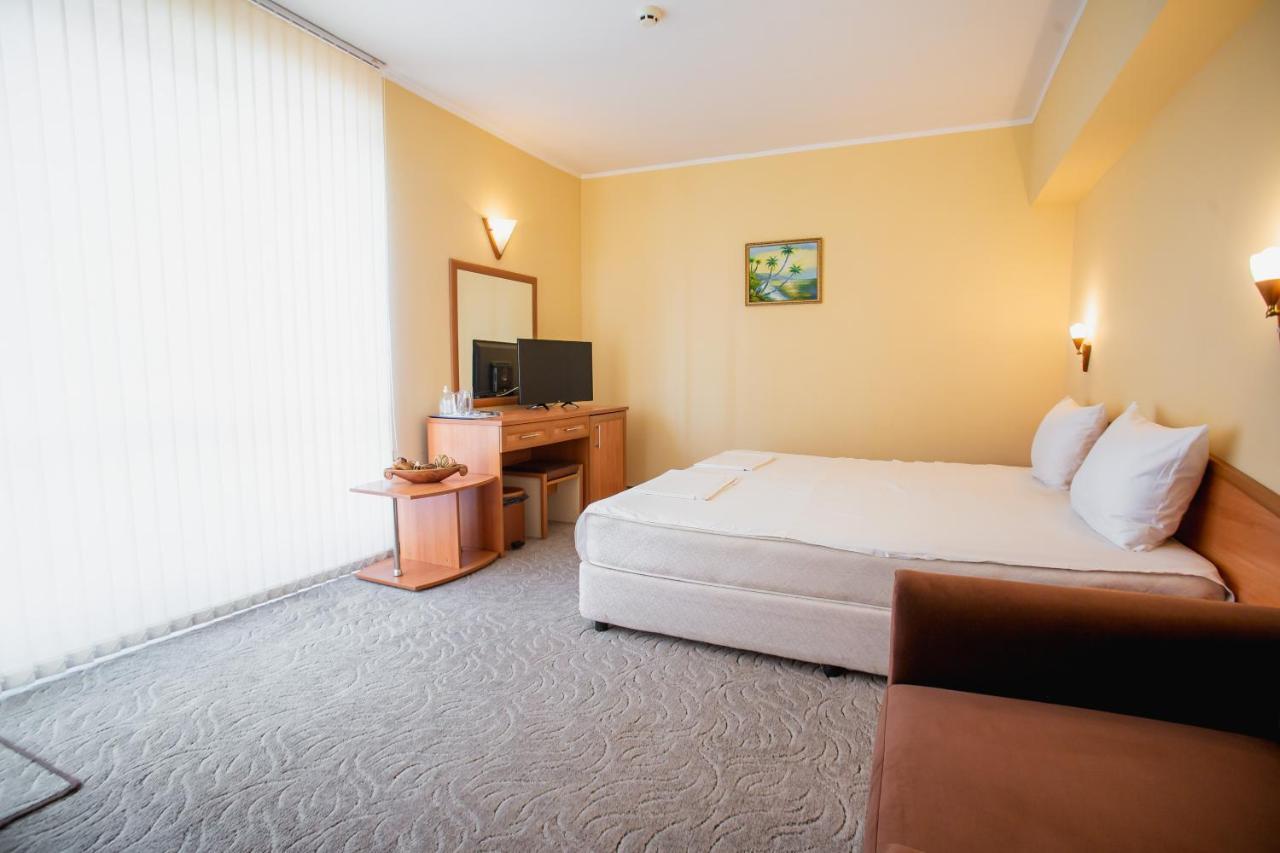 Hotel Dolphin Равда Екстериор снимка